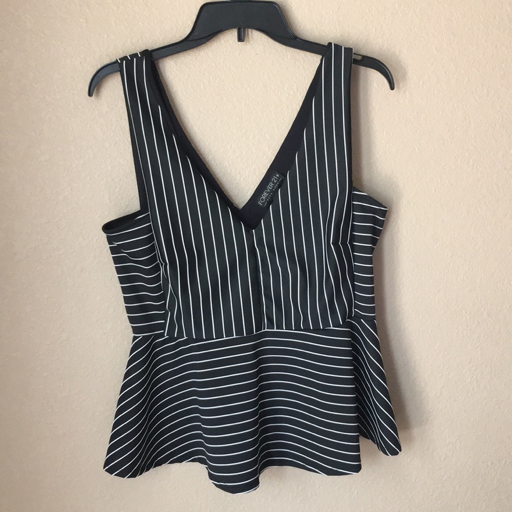 B&W Top